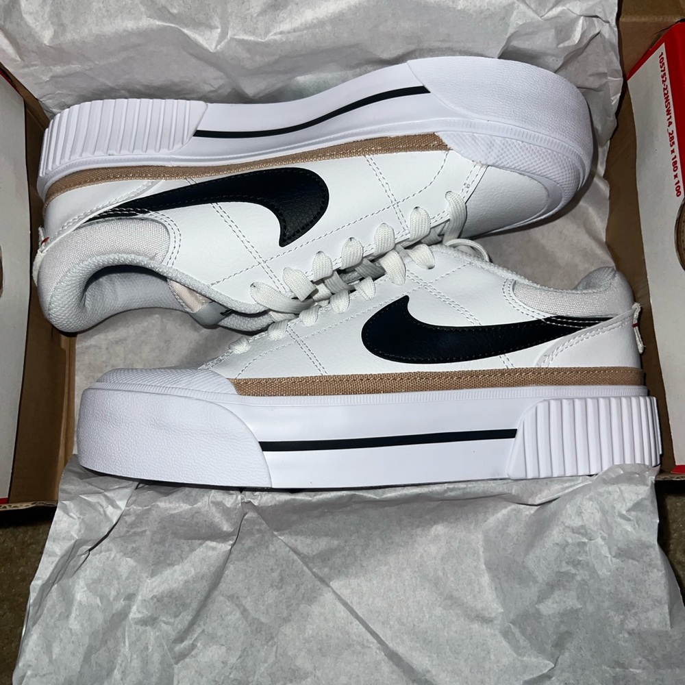Brand new Women’s Nike Court legacy lift shoes